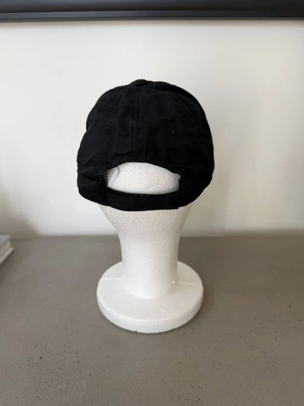 Alo Yoga Off-Duty Cap Black on Black Embroidered Logo Dad Hat — Adjustable OS